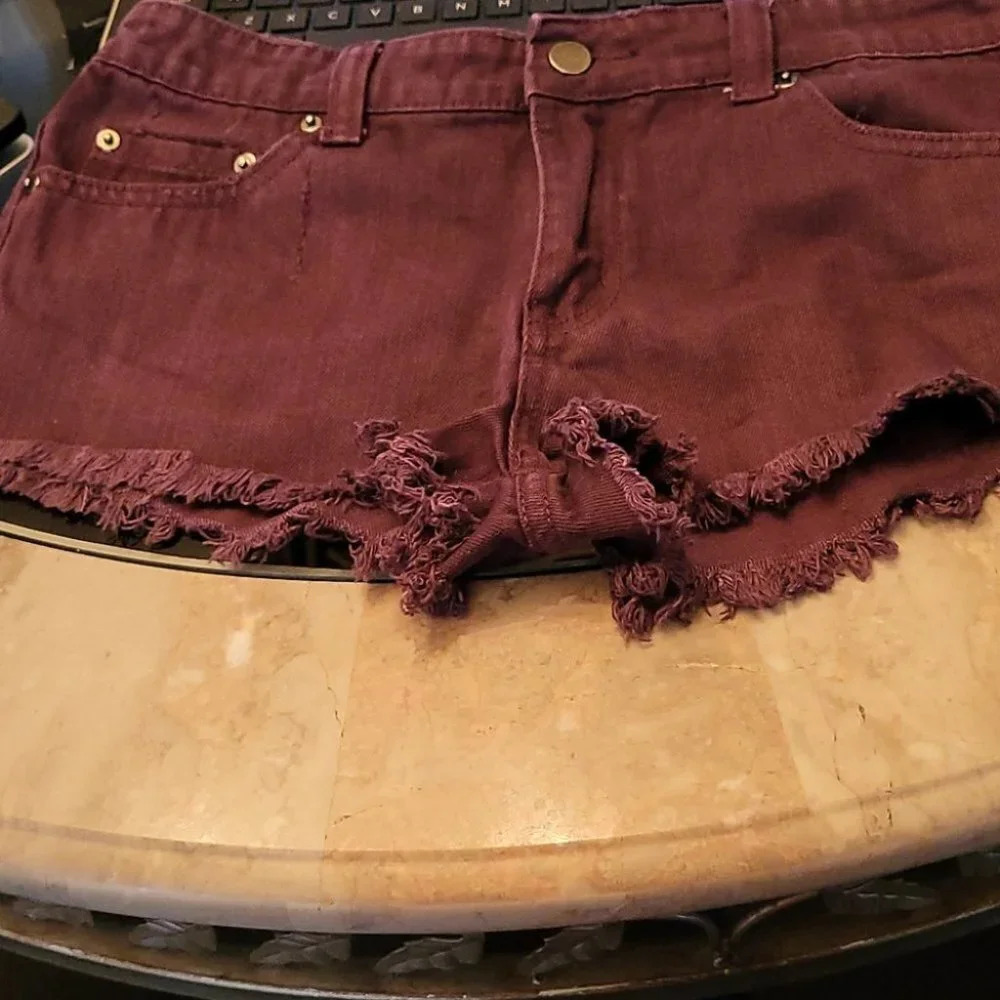 Forever 21 Shorts (Burg) - Picture 4 of 4